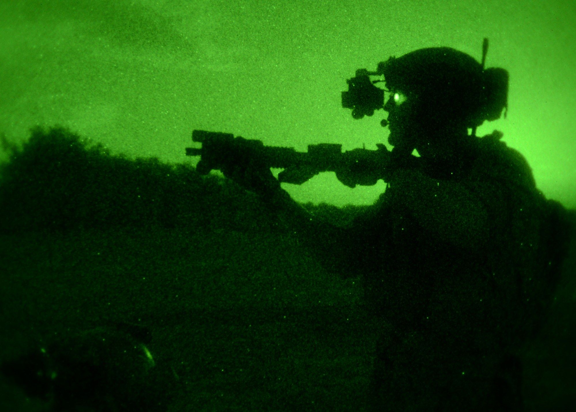 Nachtschiessen mit Nachtsichtbrille und IR-Laser